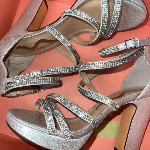 NEW Nina Silver Rhinestone Strappy Heels Size 6 - Picture 3 of 8